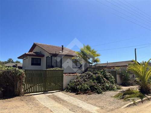 Casa En Arriendo De 4 Dorm. En Algarrobo