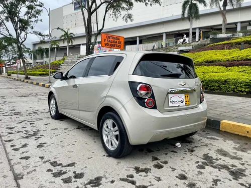 Chevrolet Sonic 1.6 Lt 5 p