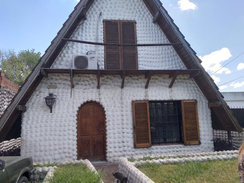 Se Vende Casa Alpina De 3 Dormitorios Y Espacio Para Auto En San Miguel