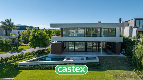 Casa A La Venta Al Río Con Amarra En El Barrio El Yacht. Nordelta.