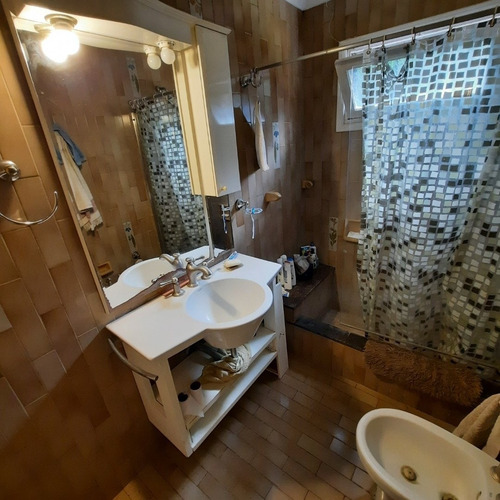 Imagen 25 de 30 de Impecable Chalet En Barrio Parque Luro