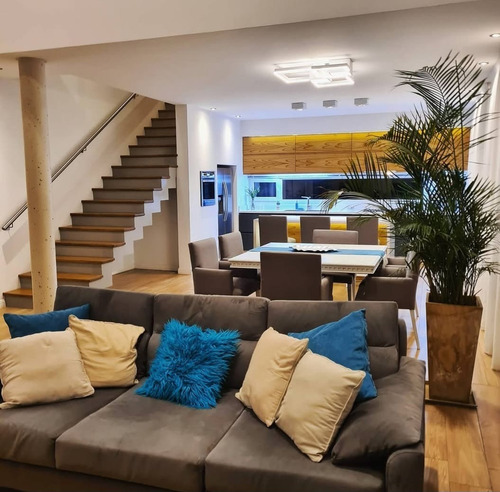 Casa En Venta Con Fondo A La Laguna En Canning