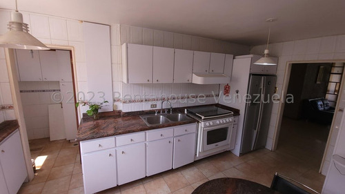Apartamento En Venta. Montalban Ii. 24-10011