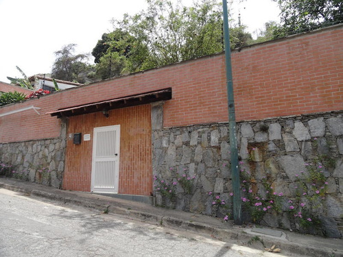 Casa En Venta Totalmente Remodelada Ubicada En Colinas De Bello Monte   #23-2206 On Caracas - Baruta 