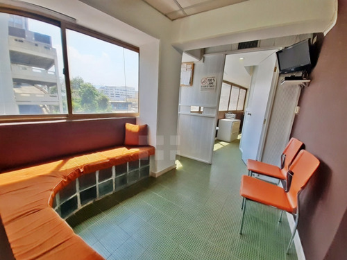 Imagen 1 de 7 de Se Vende Espacioso Local Comercial Ideal Para Consultorio