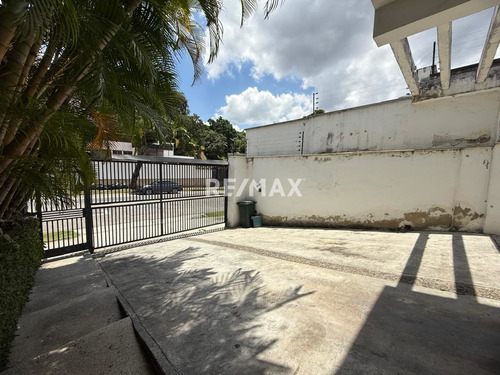 Alquiler. Casa-anexo. Urbanización Prados Del Este