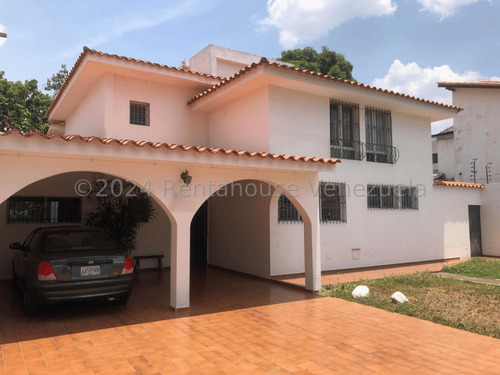  *mm&ne/ Bella Amplia  Casa De 2 Niveles  En Venta. El Pedregal Barquisimeto  Lara, Venezuela. Maribelm & Naudye. / 5 Dormitorios  4 Baños  420 M² 