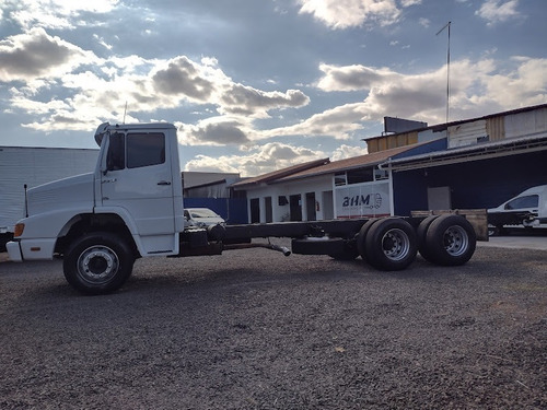 Imagem 1 de 15 de Caminhão Truck No Baú Mb 1513