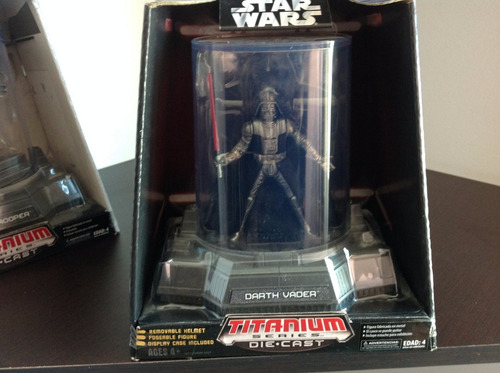 Darth Vader Escultura Hiper-realista Titanium (Usado)