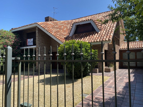 Venta De Casa En Carrasco 4 Dormitorios