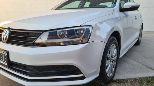 Imagen 7 de 18 de Volkswagen Vento 2.0 Advance Mt 2015
