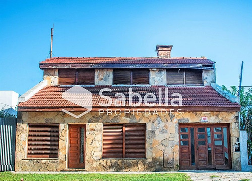 Venta De Casa 5 Dormitorios En Tolosa, La Plata.