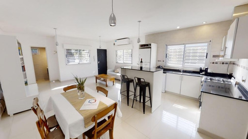 Imagen 1 de 14 de Casa Con Jardín 4 Ambientes, 3 Dormitorios