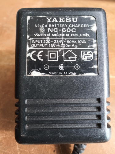 Cargador Yaesu Nc-60c