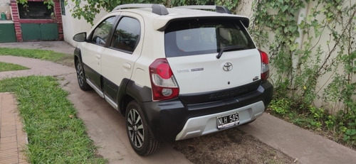 Toyota Etios 1.5 Cross 2014