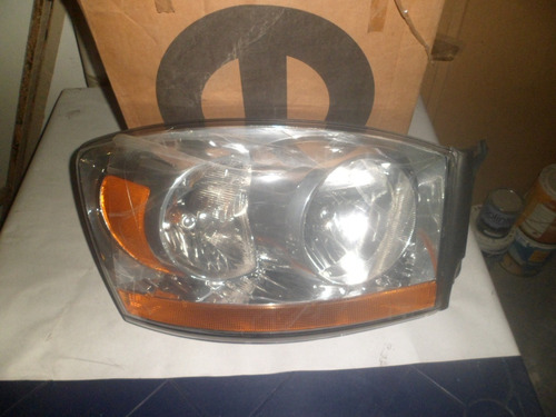 Faro Derecho Dodge Ram 2005-2007 Mopar