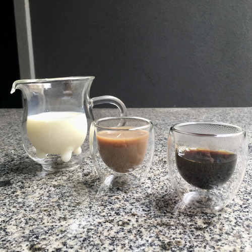 Imagem 5 de 9 de Jogo Caneca Xícara Jarra Vaquinha Com 2 Copos De Vidro