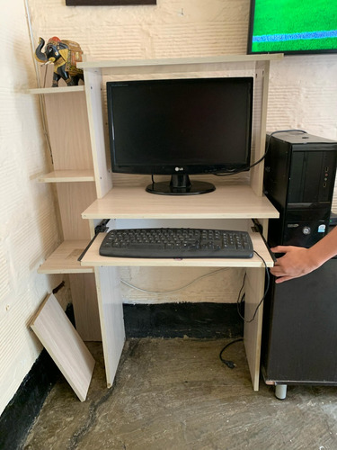 Computador Con Mesa Desarmable
