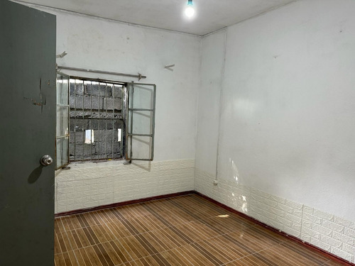 Casa En Ph Totalmente Independiente Frente A La Plaza Del Independiente Lezica