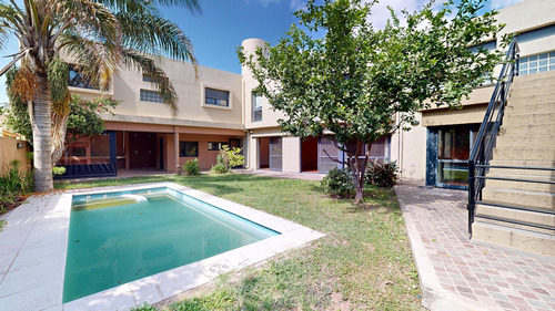 Venta Casa 4 Dormitorios 4 Baños / Pileta B. Jardin Claret