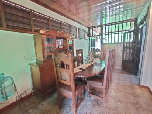Amplia Y Fresca Casa En Venta Ubicada En Maracay Urb El Centro Db 23-28368