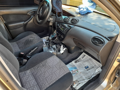 Ford Focus 1.6 Ambiente 2005