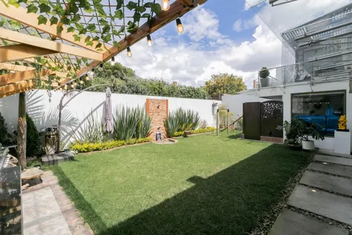 Casa En Venta En Niza. Cod V1080016
