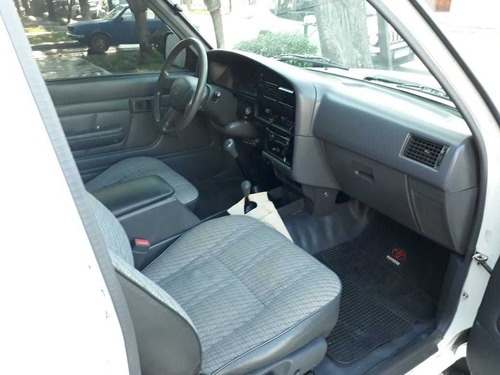 Imagen 10 de 15 de Toyota Hilux 2000 2.8 D/cab 4x4 D Dlx