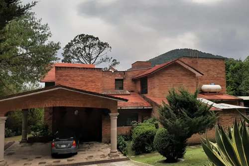 Rancho De Veintiséis Hectáreas En Villa Victoria,  Estado De México, Dos Presas Y Un Ojo De Ag...