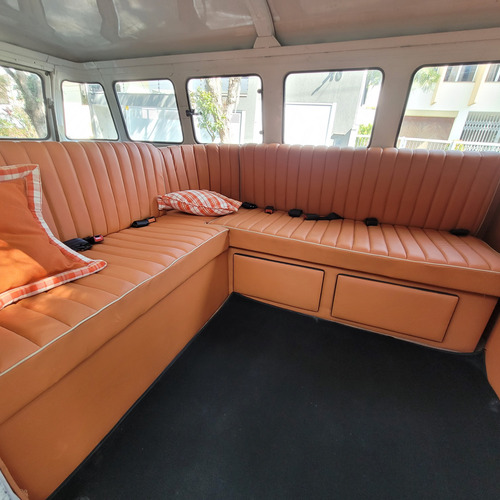 Kombi Customizada Limousine Temática