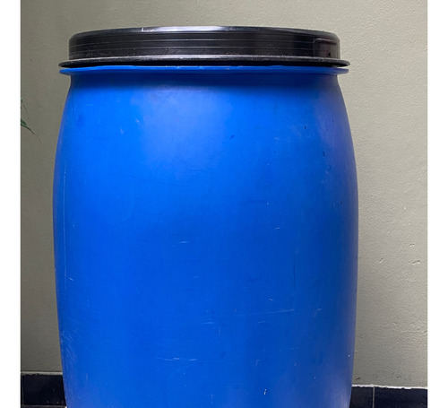 Tambor Tacho  Plástico Azul Con Tapa Y Zuncho De 130 Litros