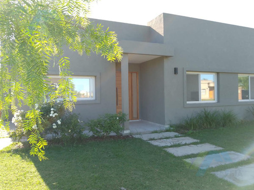 Venta Y Alquiler De Casa En Santa Emilia