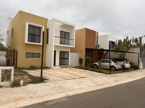Casa En Renta / Residencial Floresta, Merida, Yuc. / 3 Recamaras