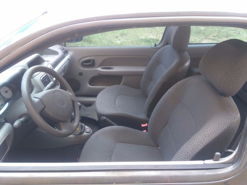 Imagem 6 de 10 de Sucata Clio 2 E 4 Portas Em Peças