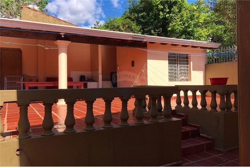 Imagen 9 de 15 de Vendo Casa Sobre Avenida, Frente Al Sambódromo: 4 Habitaciones Y 3 Baños
