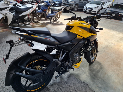 Bajaj Rouser 200 Ns