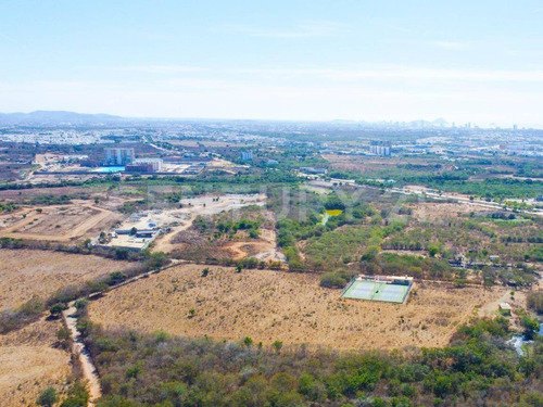 Terreno En Venta En Mazatlan, Sinaloa, Mexico. 37,566 M2 Frente A Nuevo Hospita