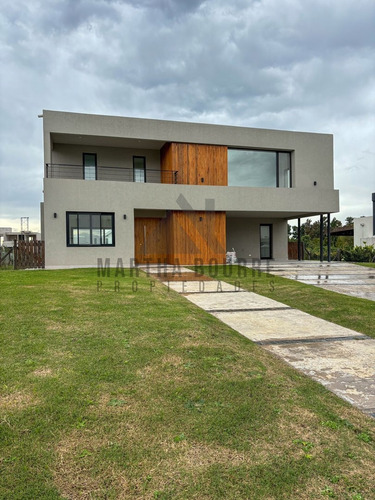 Casa  En Venta En La Calesa, Pilara, Pilar