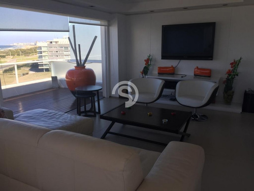 Penthouse En Playa Brava En Alquiler- Ref: 3262