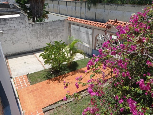 Aslibel Melédez Vende Espaciosa Casa Al Este De Barquisimeto