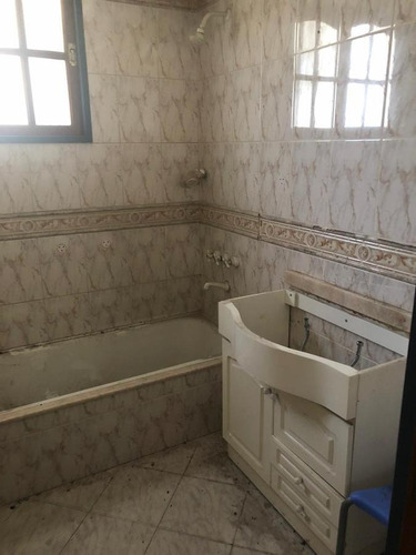 Imagen 5 de 15 de Casa Venta A Reciclar- Castelar Sur- Ideal Emprendimiento- Toma Menor Valor Zona Sur