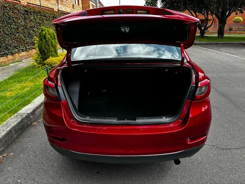 Mazda 2 1.5 Touring Sedan