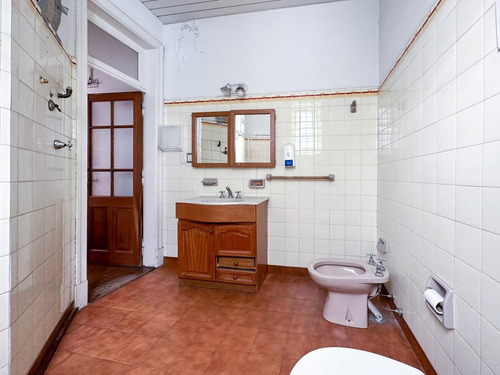 Imagen 17 de 24 de Departamento 4 Ambientes. Apto Comercial. Frente A Plaza. Piso Alto.