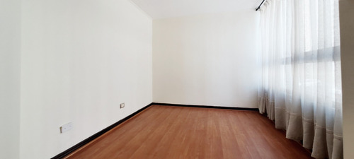 Dpto. En Venta De 3 Dormitorios, 1 Baño, Independencia.