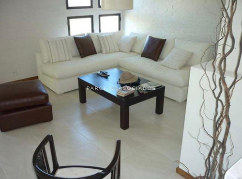 Casa En Venta De 4 Dormitorios En Punta Del Este - Ref: 3802