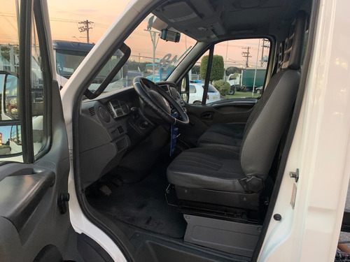 Imagem 6 de 11 de Iveco Daily 35s14