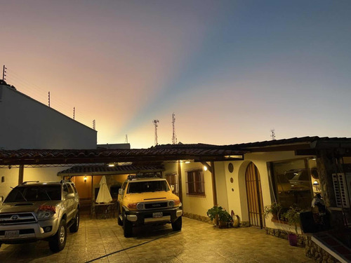 Casa En Venta Remodelada En Colinas De Carrizal