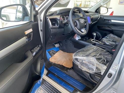 Imagen 10 de 12 de Toyota Hilux Srv 4x4 A/t 0km - Año 2022 Disponible