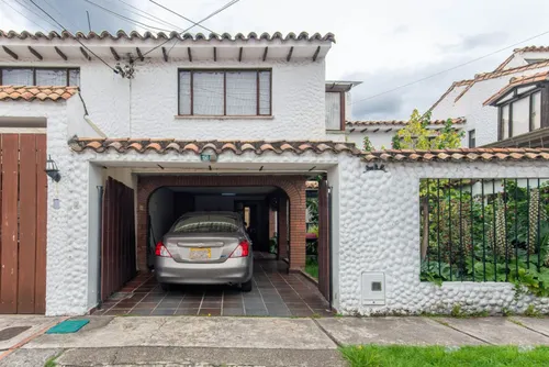 Casa En Venta En Las Margaritas. Cod V7149