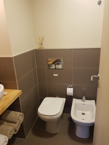 Imagen 11 de 15 de San Martin De Los Andes. Hermoso Departamento Dúplex De 3 Ambientes, 2 Dormitorios Y 2 Baños Para 4 Personas (como Máximo), Ubicado En El Centro De La Ciudad, Con Parrilla Y Laundry De Uso Común.